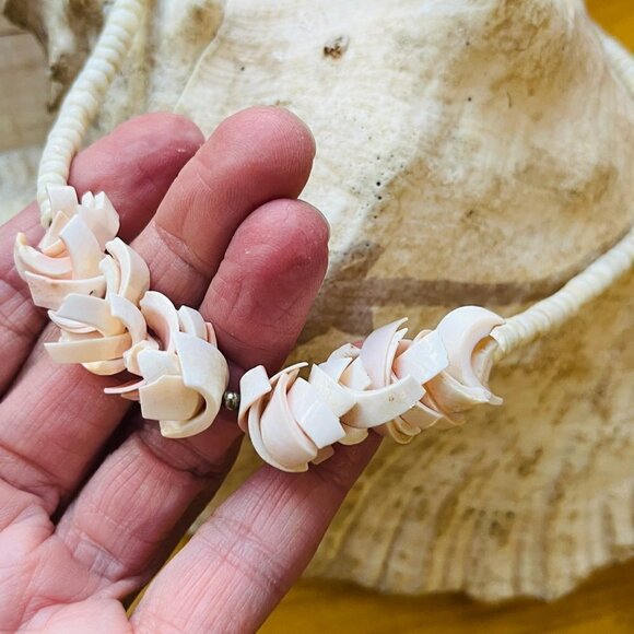 VTG Pink Conch Shell and Puka Shell Necklace 17.5" Beach Style Islands Boho - Picture 6 of 9